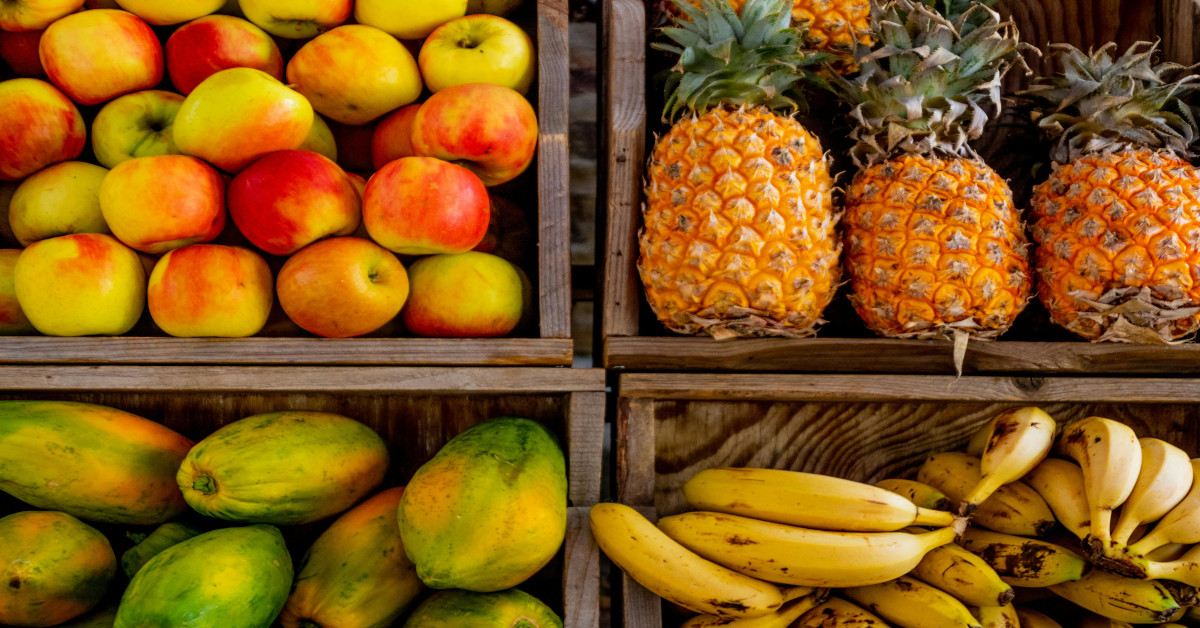 4 different fruits in a basket.