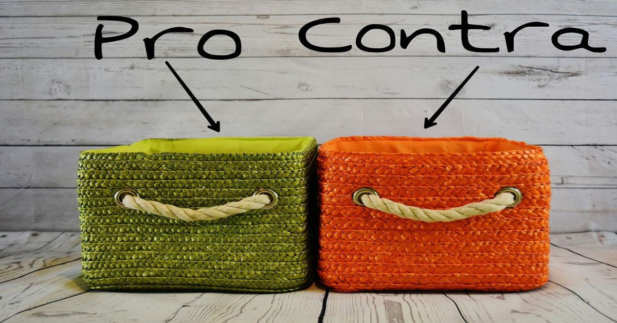 A green basket on the left with the word "pro" written above it and an orange basket next to it on the right with the word "contra" written above it.