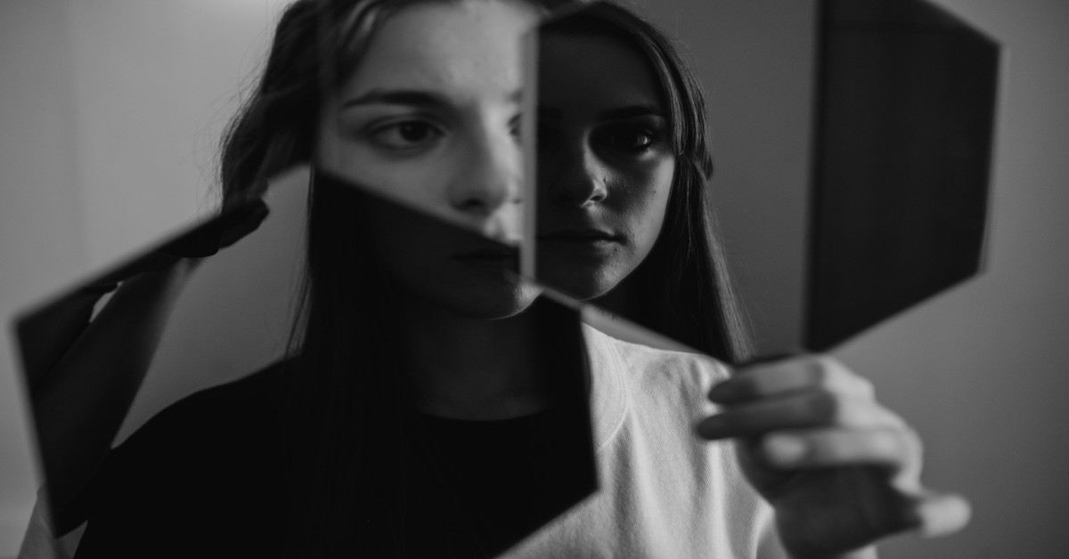 A woman seeing in various mirrors.