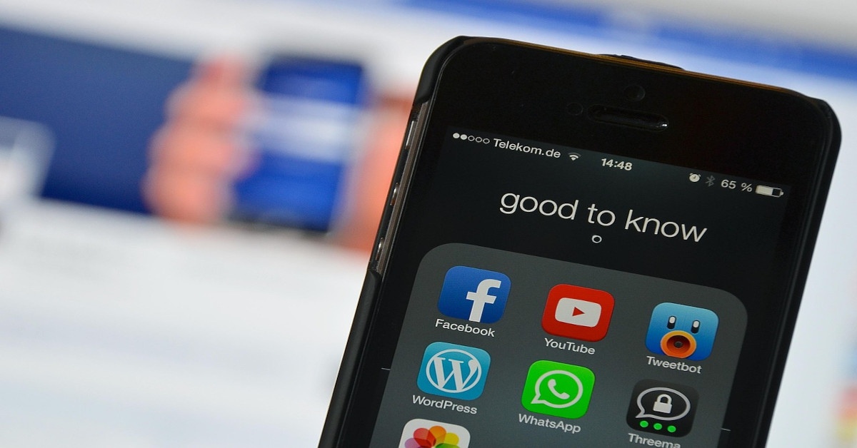 A phone with various social media platforms reading "good to know".
