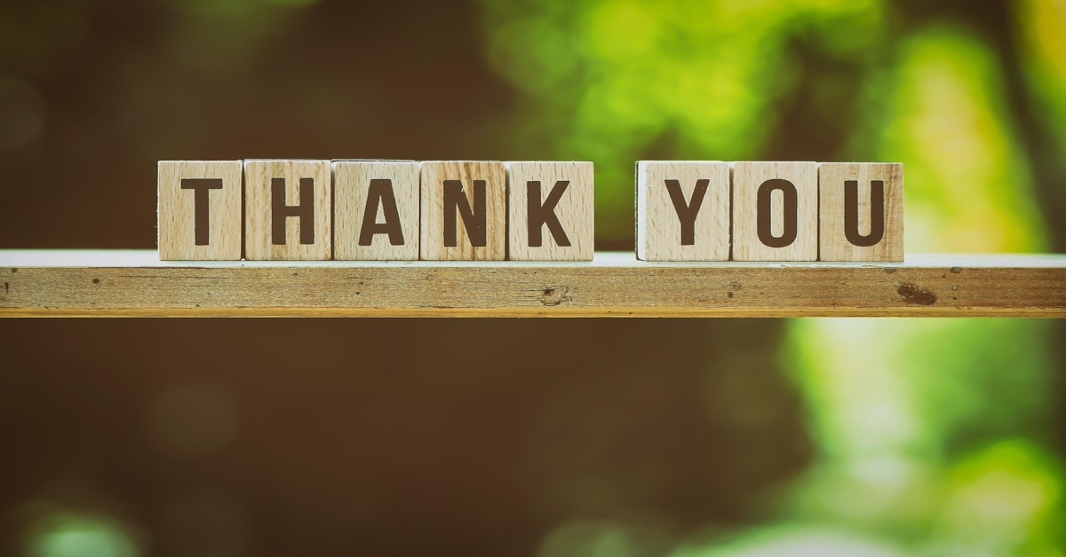The sentence "thank you" made with letter blocks.