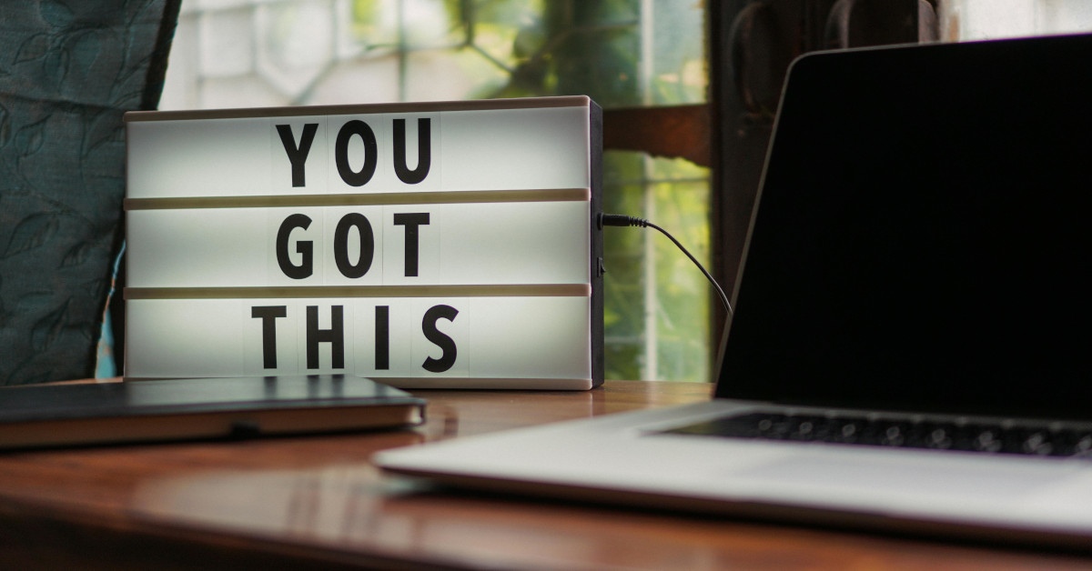A sign plugged in to a laptop reading "you got this".