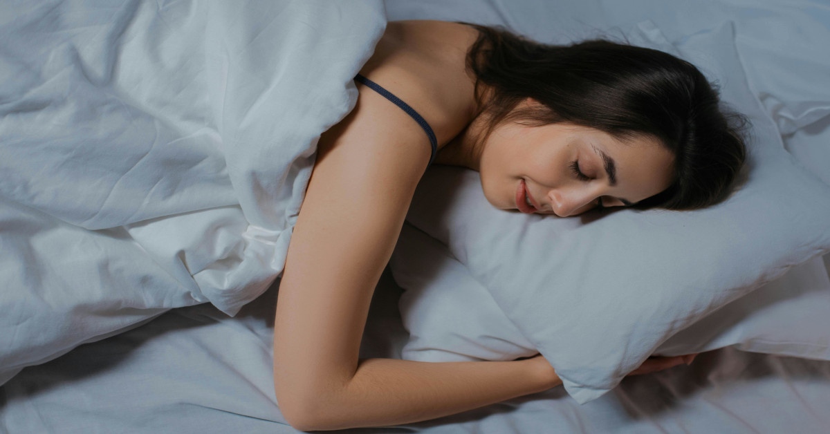 Image of a woman sleeping peacefully.